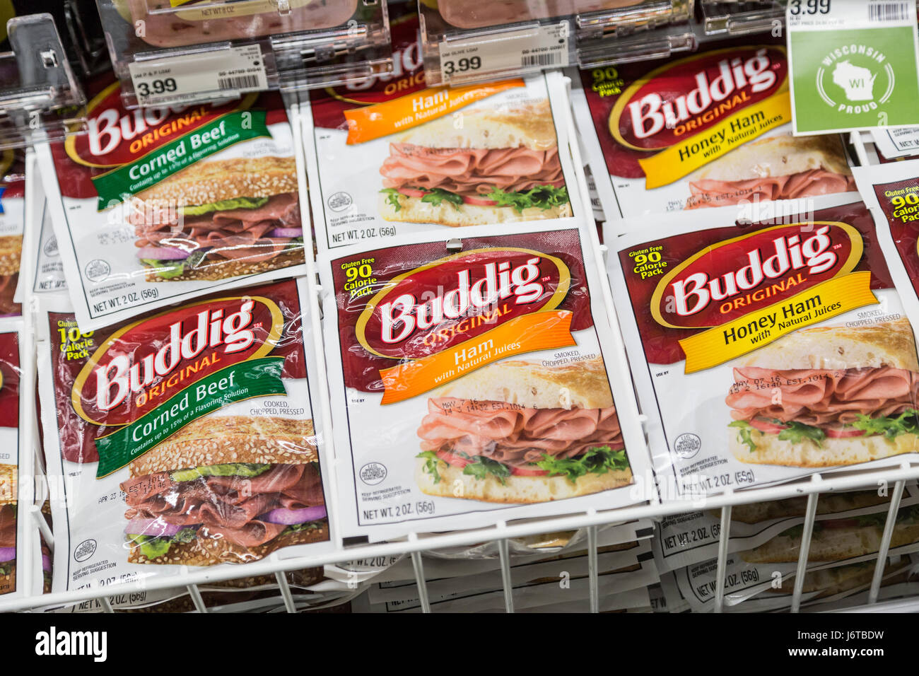 Stapel von Buddig Marke verpackt in Scheiben geschnitten sandwich Fleisch im Kühlschrank Regalen der ein Lebensmittelgeschäft Stockfoto