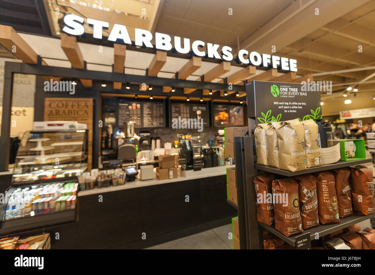 Starbucks Coffee Ladengeschaft Befindet Sich In Einem Grossen