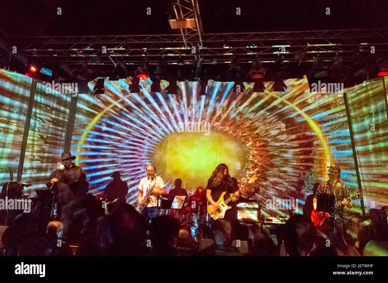 Ipswich, UK. 21. Mai 2017. Hawkwind begeistert Publikum in Ipswich Corn Exchange auf ihrer "Into The Woods"-Tour.  Frühen Arrivers wurden auf einen 30-minütigen "unplugged" behandelt, bevor Hawkwind für weitere zwei Stunden gespielt.  Sie startete mit "Geboren To Go" aus den frühen siebziger Jahren, die die Szene für viele weitere Favoriten aus dieser Ära als auch den letzten Classices und Songs aus ihrem neuen Album "Into The Woods" festgelegt. Bildnachweis: Patrick Bloomfield/Alamy Live-Nachrichten Stockfoto