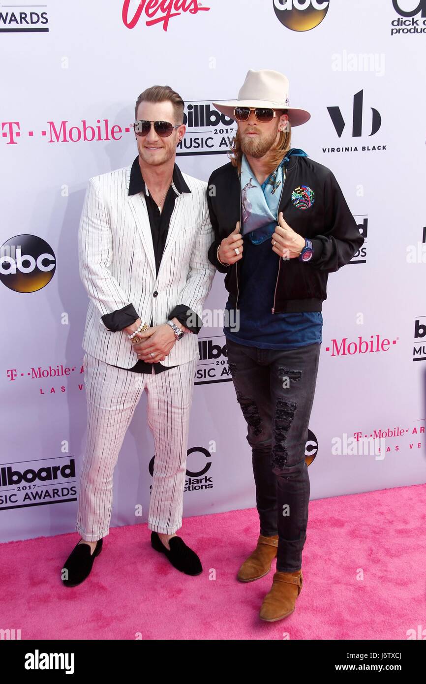 Las Vegas, NV, USA. 21. Mai 2017. Tyler Hubbard und Brian Kelley von Florida Georgia Line im Ankunftsbereich für Billboard Music Awards 2017 - Ankünfte 2, T-Mobile Arena, Las Vegas, NV 21. Mai 2017. Bildnachweis: JA/Everett Collection/Alamy Live-Nachrichten Stockfoto