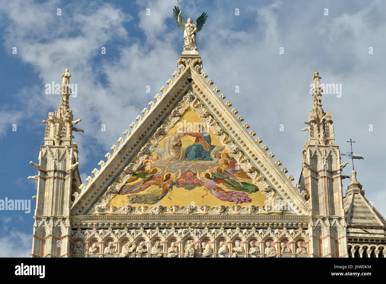 Siena, obere Fassade Dom Mosaik Detail der Krönung der Jungfrau Stockfoto