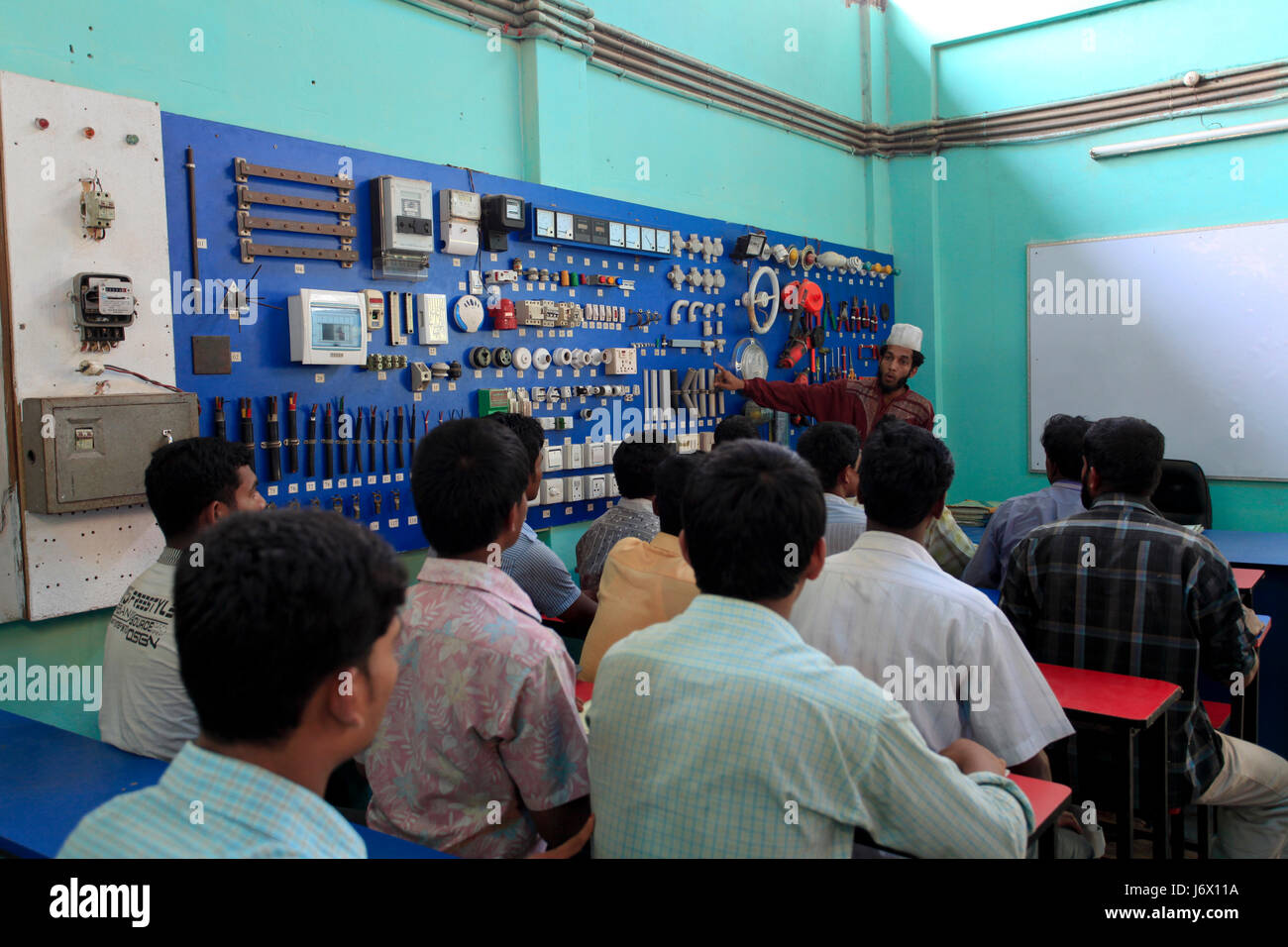 Gruppe von Jugendlichen besuchen im Schulungsraum im technischen Training Centre. Dhaka, Bangladesch. Stockfoto