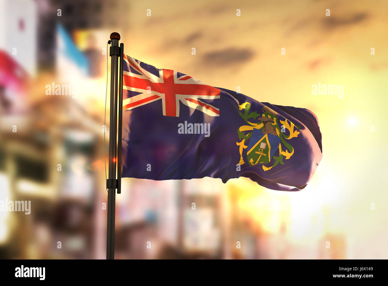 Pitcairn Inseln Flagge gegen City unscharf Hintergrund bei Sonnenaufgang Hintergrundbeleuchtung Stockfoto