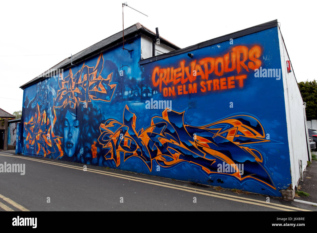 großen Wandbild an der Seite eines Hauses in Cardiff Wales. Stockfoto