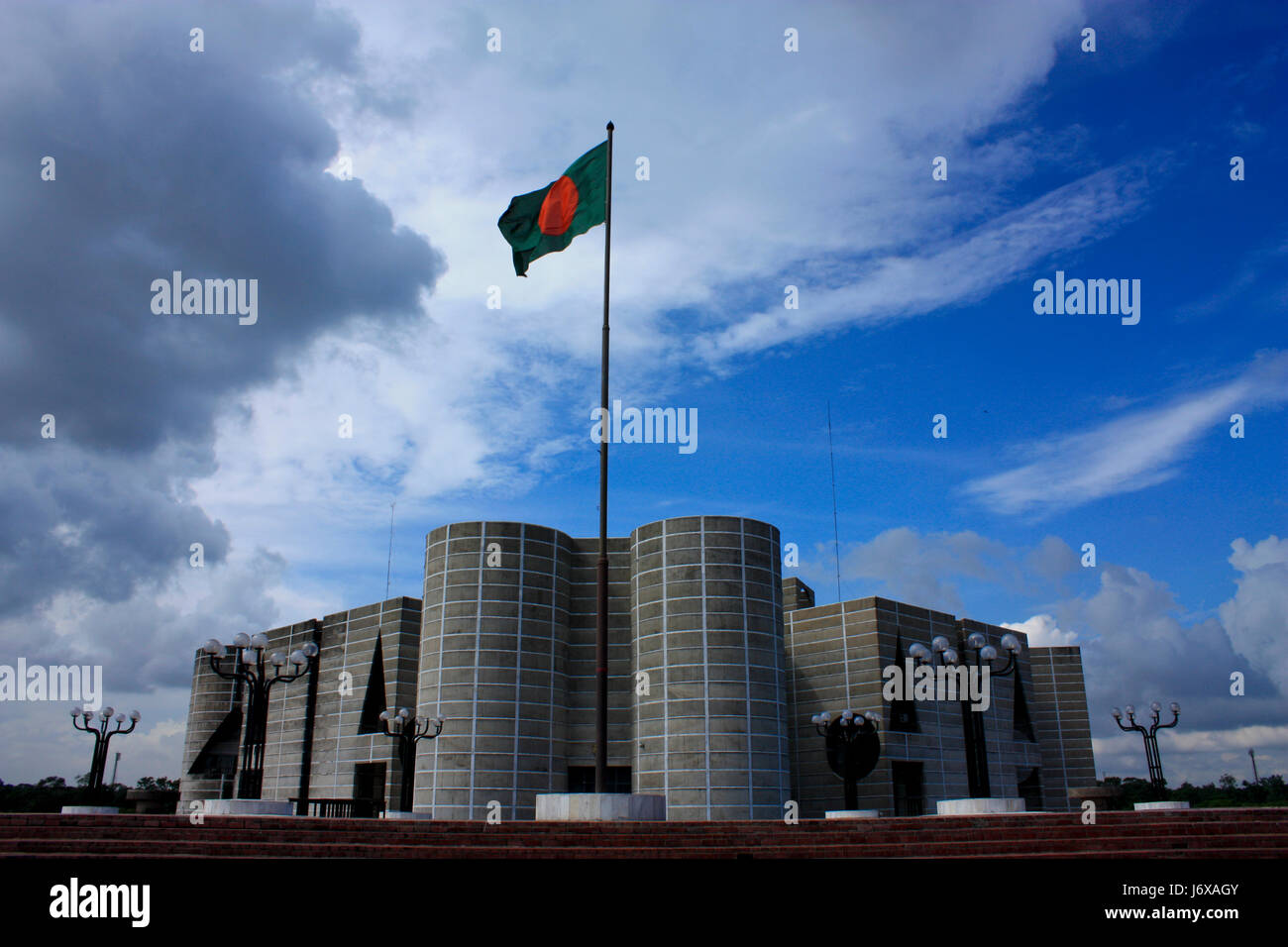 Die nationale Versammlung von Bangladesch oder Jatiyo Sangsad Bhaban gilt als eines der schönsten Beispiele der modernen Architektur werden. Entwickelt Stockfoto