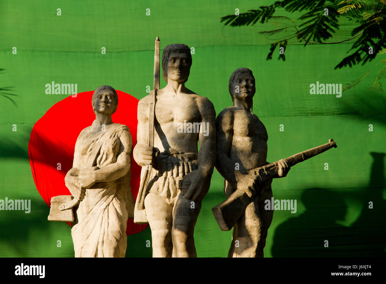 Aparajeyo Bangla ist eines der bekanntesten Skulpturen gewidmet dem Bangladesh Befreiung-Krieg 1971. Es befindet sich auf dem Campus der Uni Dhaka Stockfoto