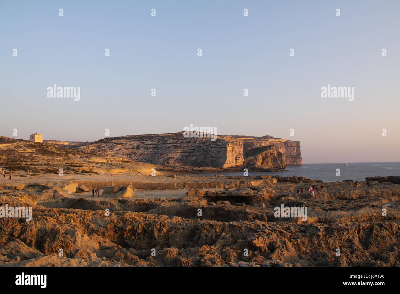 Sonnenuntergang Wasser Mittelmeer Salzwasser Meer Ozean Malta Surf blaue Turm Steinsalz Stockfoto