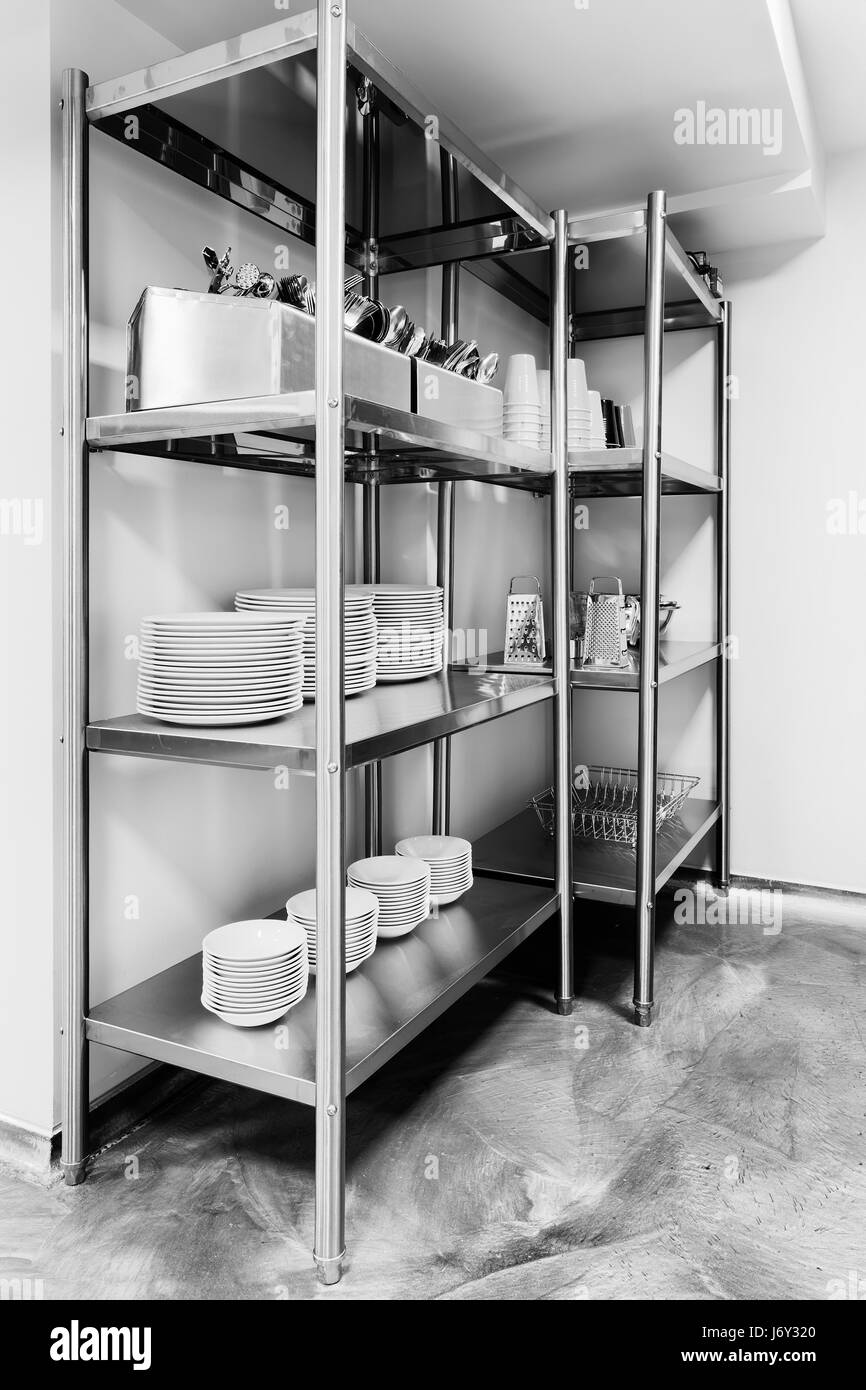 Edelstahl-Rack von Geschirr mit Besteck, Geschirr, kleine Küchengeräte