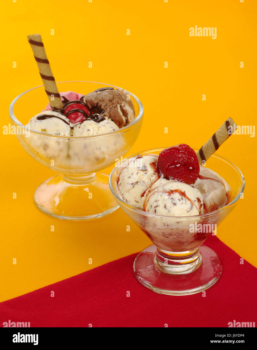 Vanille-Eis Eis Eis Dessert Eis Schokolade Schüssel kalt leer Stockfoto