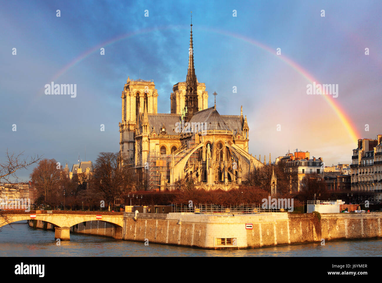 Notre Dame mit Regenbogen, Paris Stockfoto
