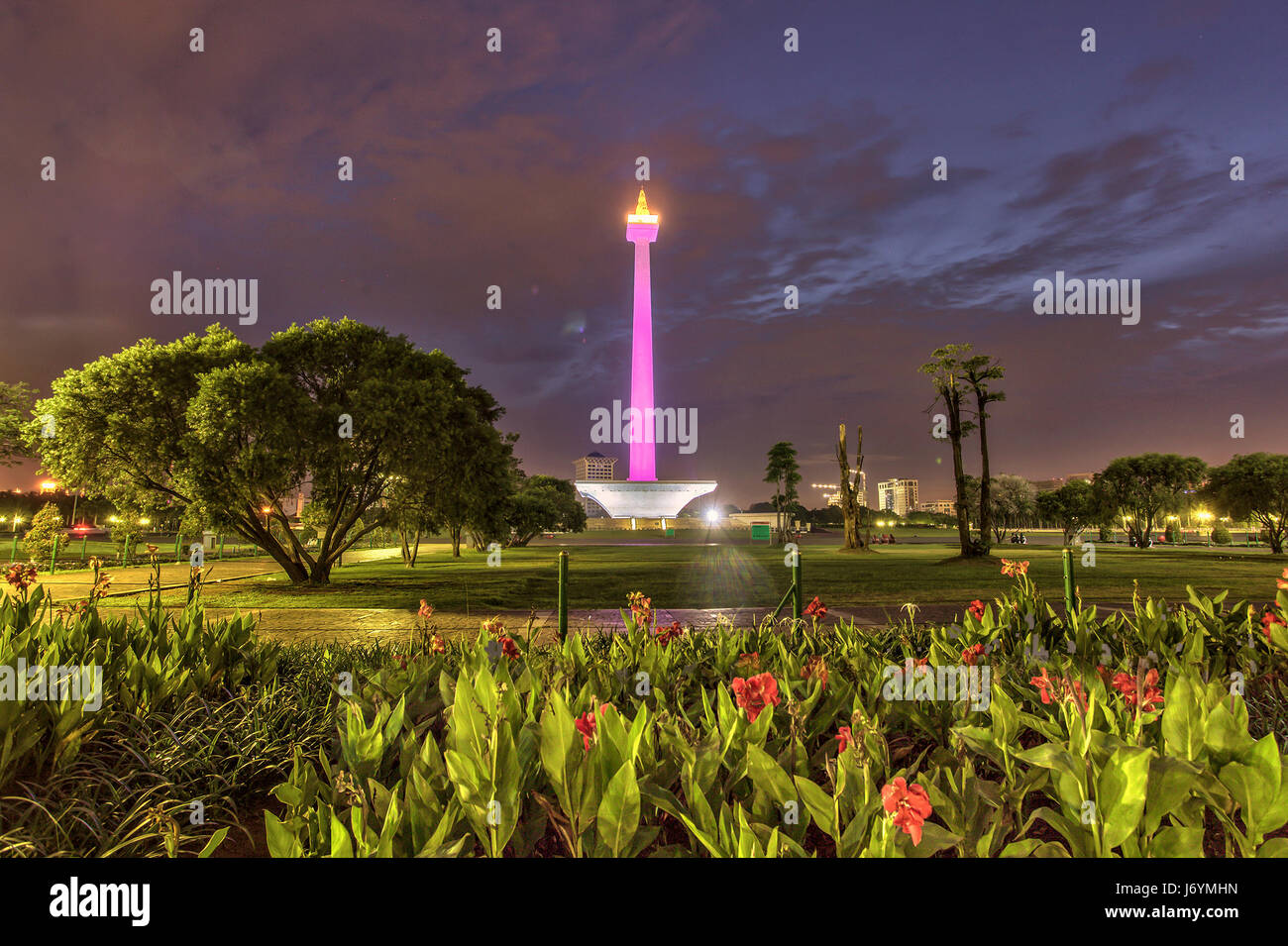 Nationaldenkmal (MONAS) in der Nacht, Jakarta, Indonesien Stockfoto