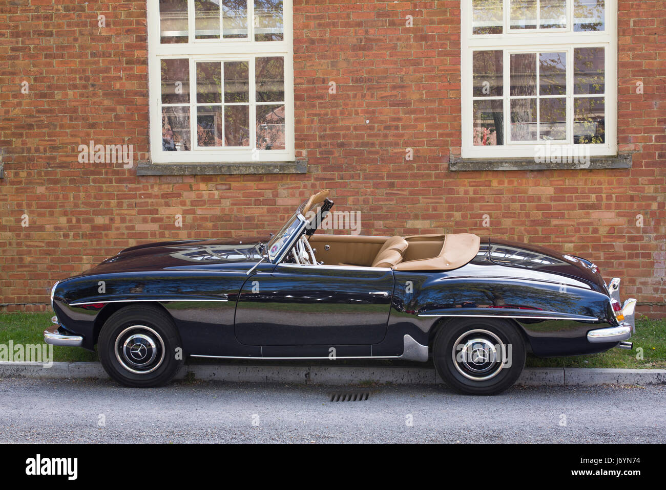 Mercedes-Benz 190 SL in Bicester Heritage Centre. Oxfordshire, England Stockfoto