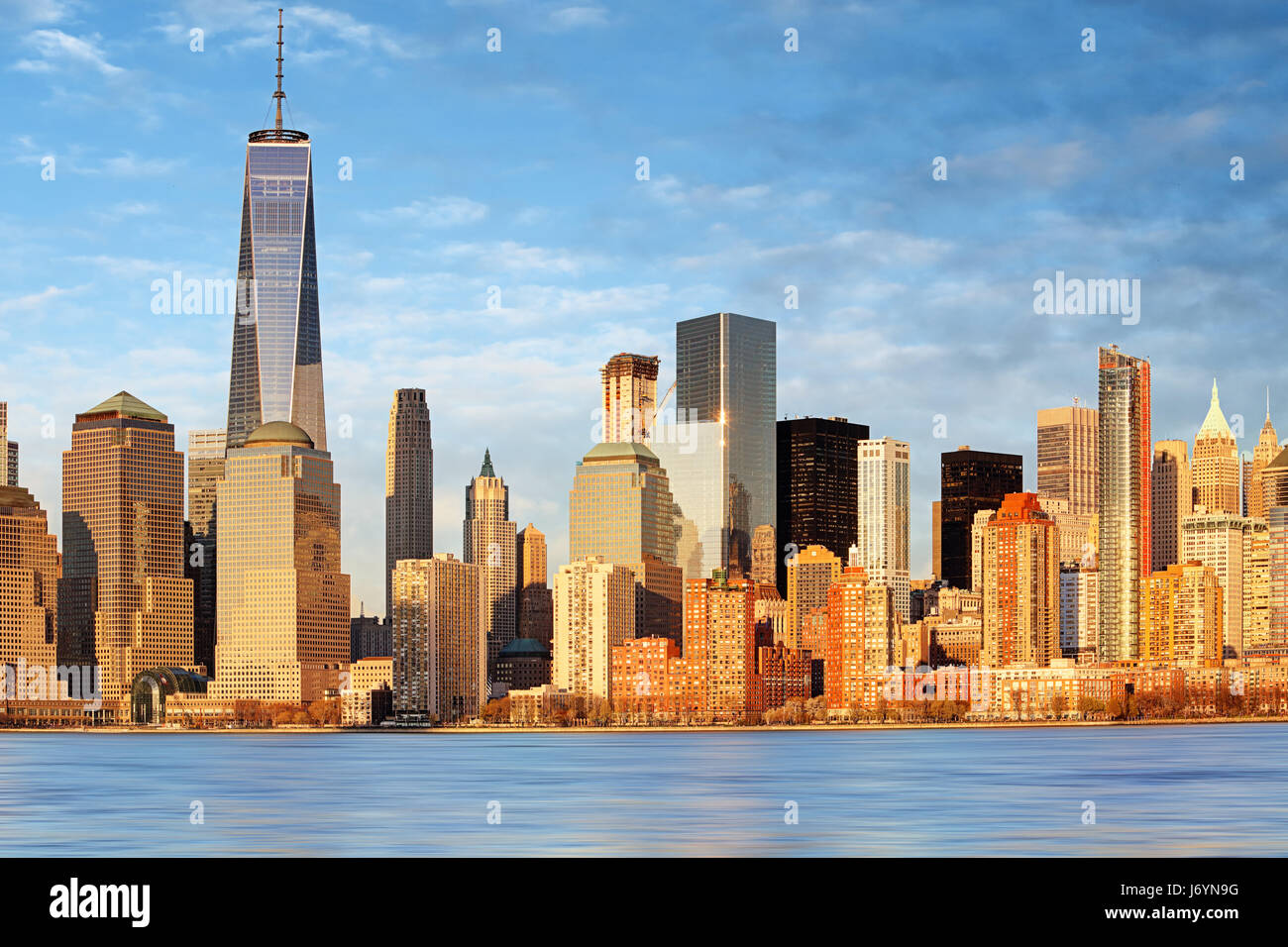 Lower Manhattan Wolkenkratzer und One World Trade Center in New York City Stockfoto