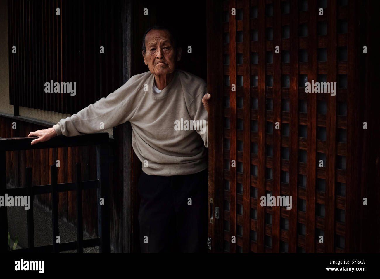 Ein älterer Mann in Kyoto, Japan. Stockfoto