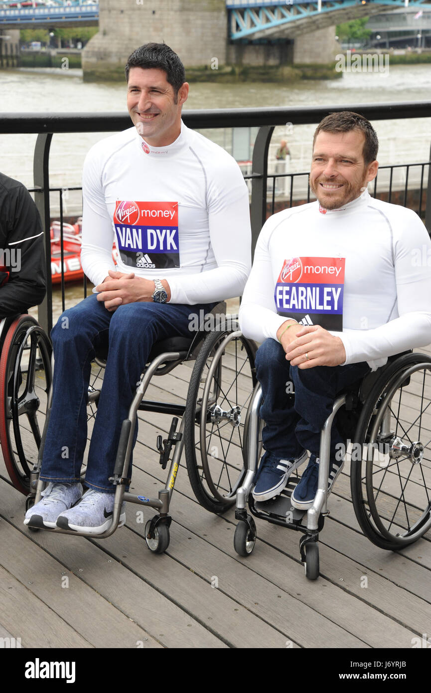 London Marathon 2017 - Elite Rollstuhl-Sportler - Fototermin mit: Ernst Van Dyk, Kurt Fearnley Where: London, Vereinigtes Königreich bei: 21. April 2017 Credit: WENN.com Stockfoto