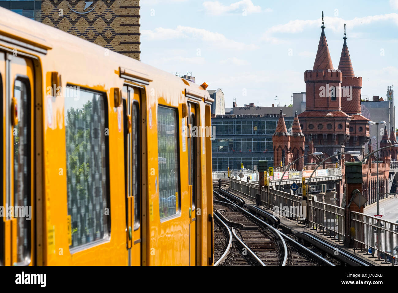 U-Bahn Berlin u-Bahn Zug am Bahnhof Warschauer Straße in Berin, Deutschland Stockfoto
