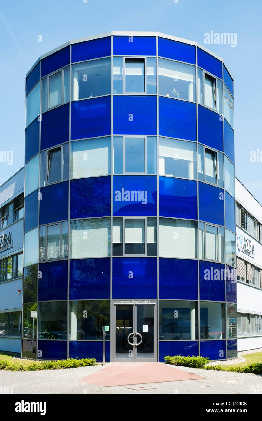 Pastellfarben, die Gebäude in Adlershof Science and Technology Park Park in Berlin, Deutschland Stockfoto