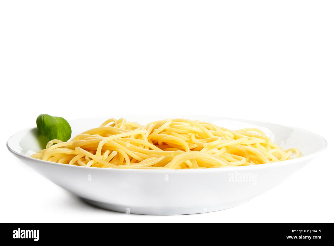 leere europäischen kaukasischen Teller grün Teig Nudeln Basilikum italienische spaghetti Stockfoto