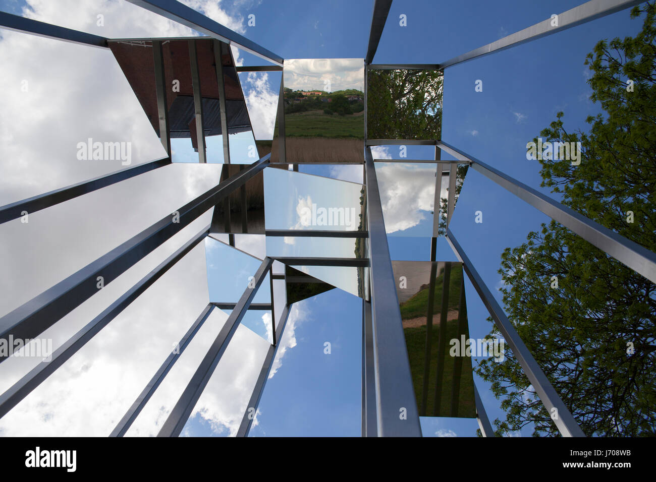 Installation mit Spiegel bei Snape Maltings, Snape, Suffolk Stockfoto