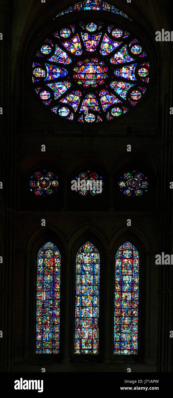 Glasfenster in der Kathedrale von Notre-Dame de Reims, Reims, Frankreich Stockfoto