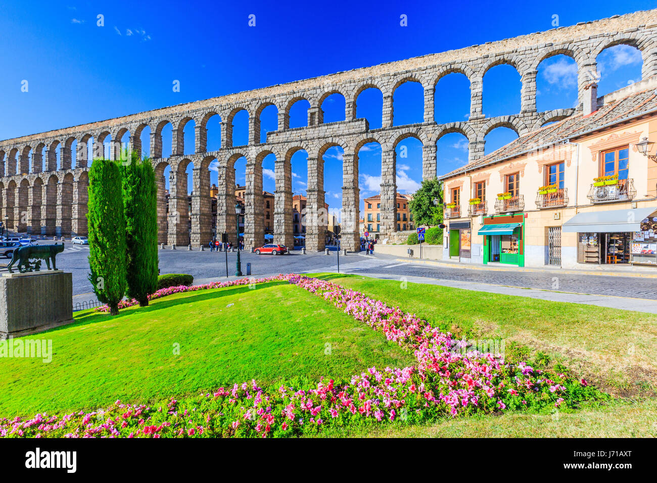 Segovia, Spanien. Blick auf Plaza del Azoguejo und der antiken römischen Aquädukt. Stockfoto