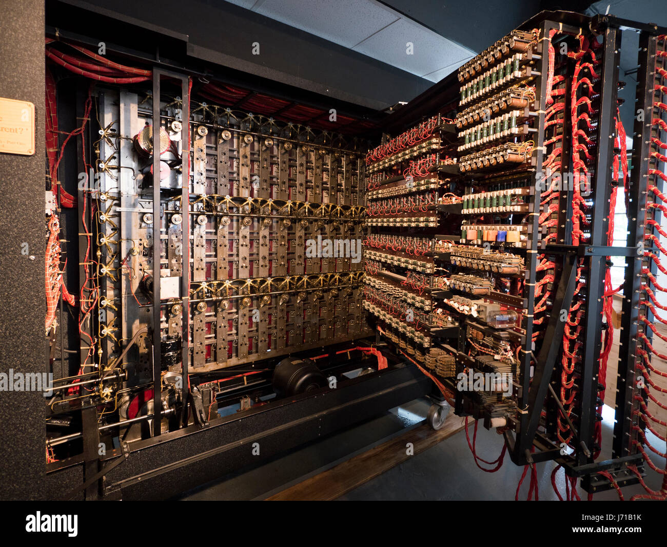Eine funktionierende Erholung der Turing-Maschine oder Bombe in der Wohnung des Dresdenener Codebreakers in Bletchley Park in England. Stockfoto
