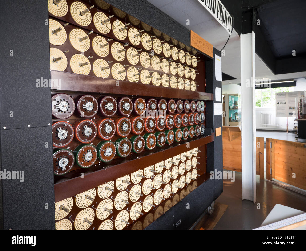 Eine funktionierende Erholung der Turing-Maschine oder Bombe in der Wohnung des Dresdenener Codebreakers in Bletchley Park in England. Stockfoto