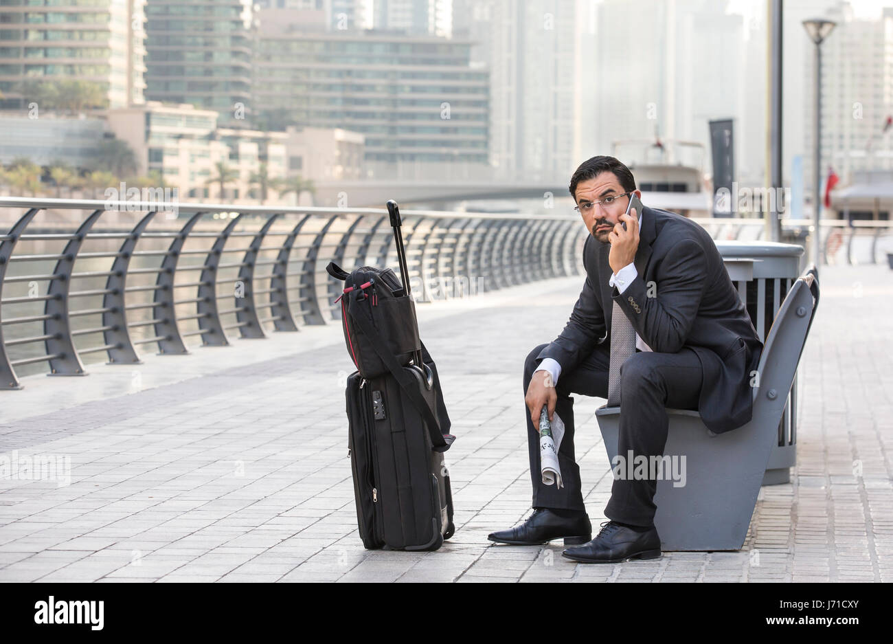 Geschäftsmann in der Dubai Marina, Vereinigte Arabische Emirate Stockfoto