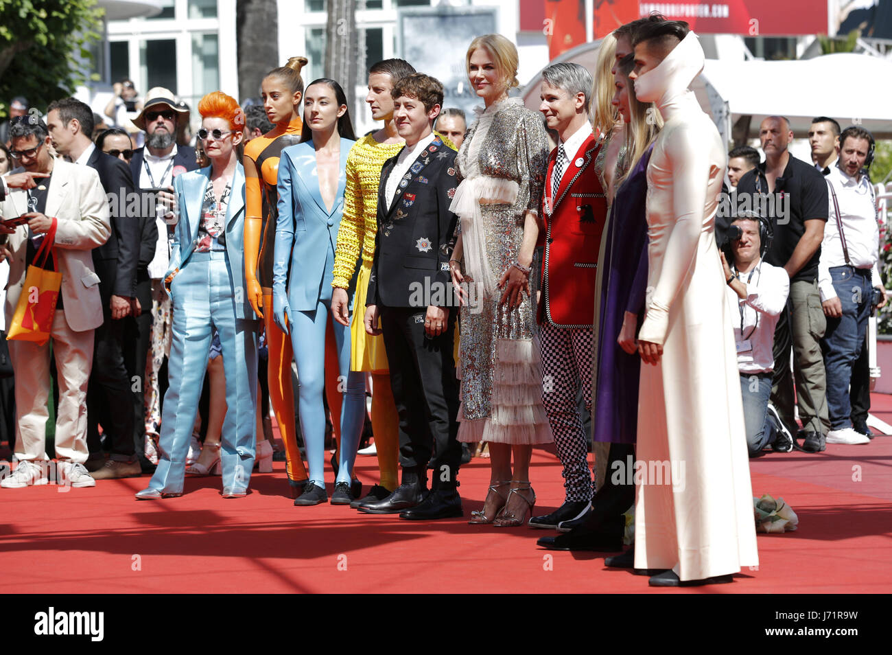 Cannes, Frankreich. 21. Mai 2017. Sandy Powell, Alex Sharp, Nicole Kidman, John Cameron Mitchell und Darsteller bei den "wie zu sprechen, Girls auf Partys" premiere während der 70. Cannes Film Festival im Palais des Festivals im 21. Mai 2017 in Cannes, Frankreich | Verwendung Weltweit Credit: Dpa/Alamy Live-Nachrichten Stockfoto