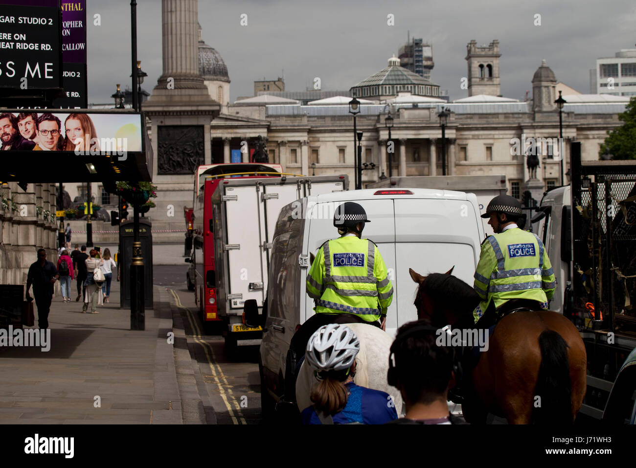 London, UK. 23. Mai 2017. Mehr Polizei und Sicherheit in Central London nach dem schockierenden Terroranschlag in Manchester. Bildnachweis: Sebastian Remme/Alamy Live-Nachrichten Stockfoto