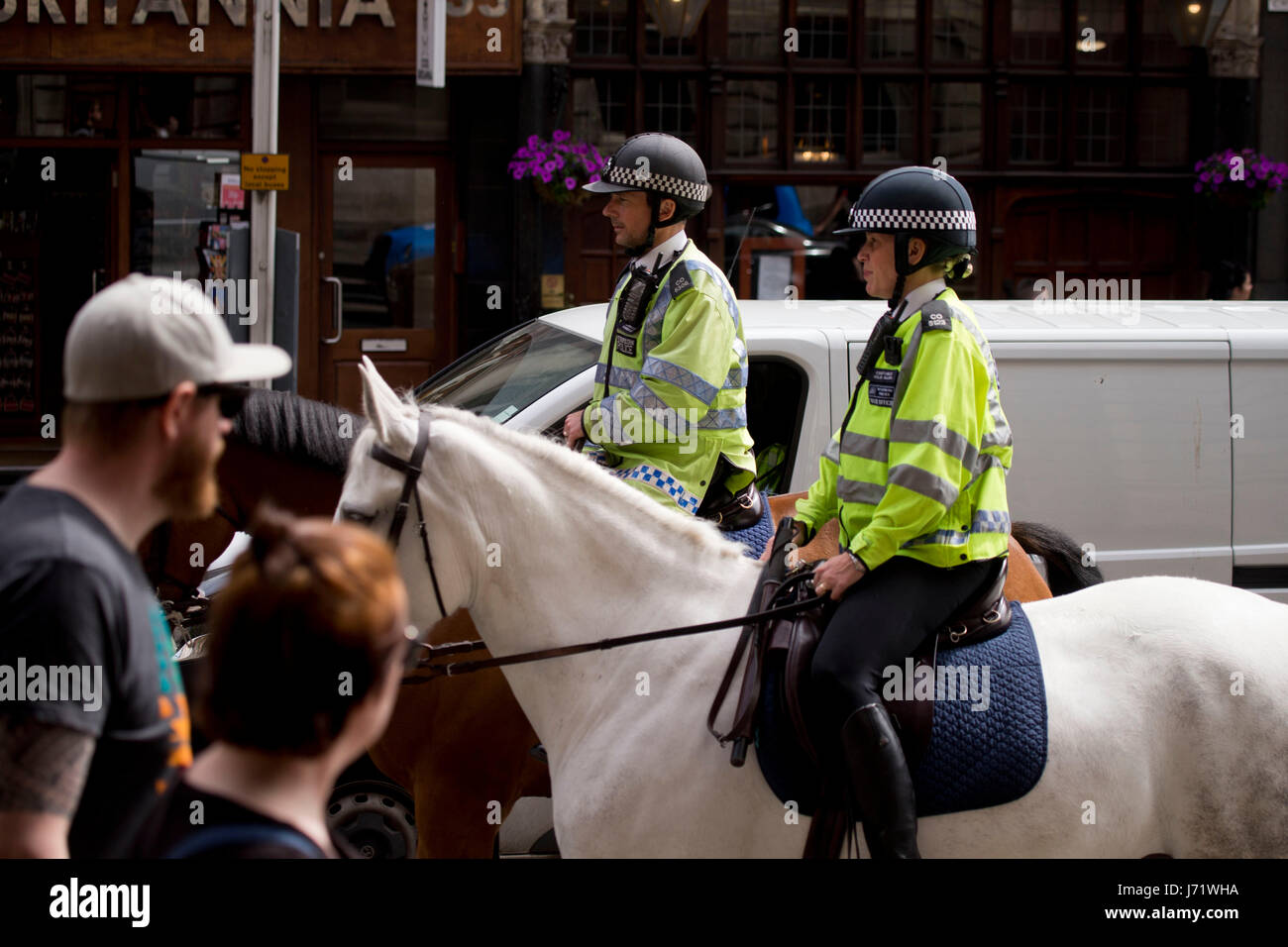 London, UK. 23. Mai 2017. Mehr Polizei und Sicherheit in Central London nach dem schockierenden Terroranschlag in Manchester. Bildnachweis: Sebastian Remme/Alamy Live-Nachrichten Stockfoto