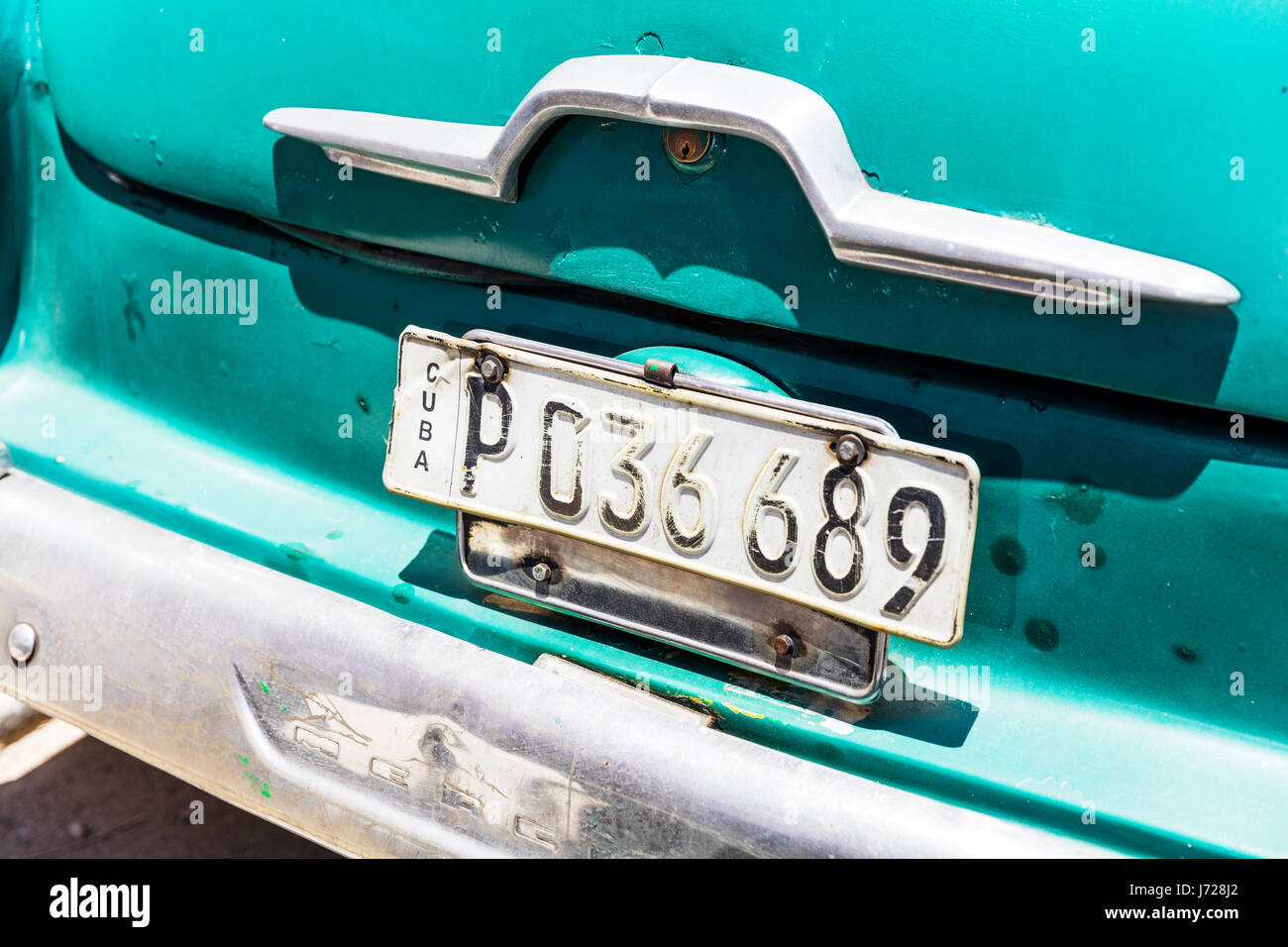 Altes Auto auf Straßen von Havanna Kuba, Havanna Kuba, kubanische alte Oldtimer Auto, Oldtimer-Gebäude Havanna Kuba, kubanische Klassiker, Oldtimer, Oldtimer Stockfoto