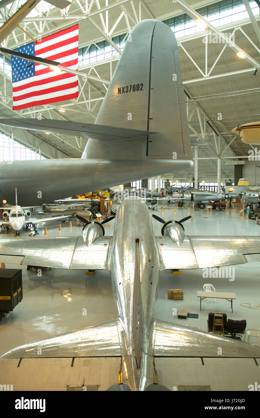 Douglas DC-3A in Museumsgalerie, Evergreen Aviation and Space Museum, McMinnville, Oregon Stockfoto