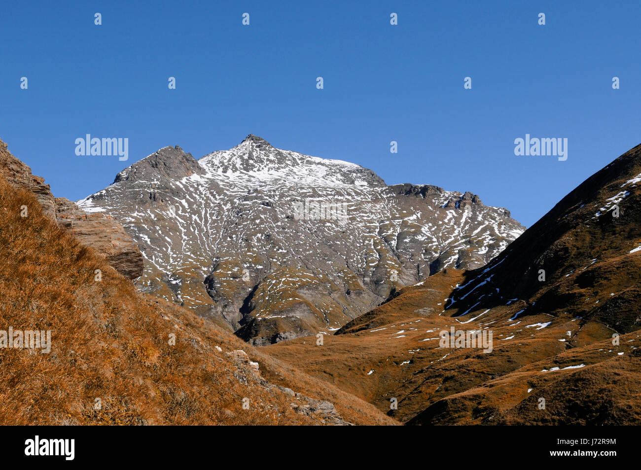 Bergen wandern gehen Wandern Wanderung Süd Tirol Herbst Farben Oktober Berg Stockfoto