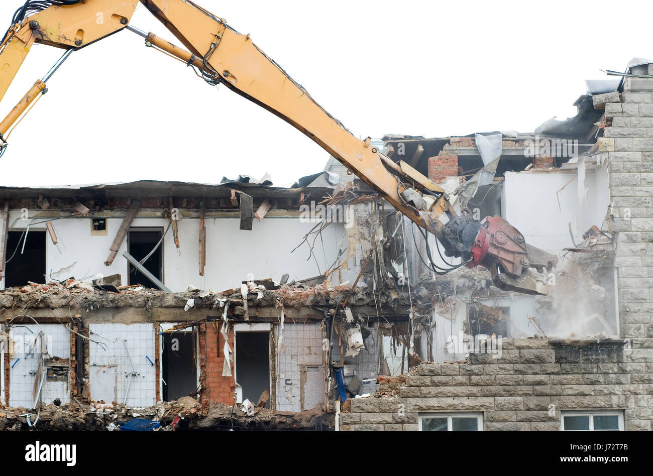 Engineering-Staub gesundheitlich angeschlagenen Bauindustrie ruinieren Fassade Bagger Schutt Abriss Stockfoto