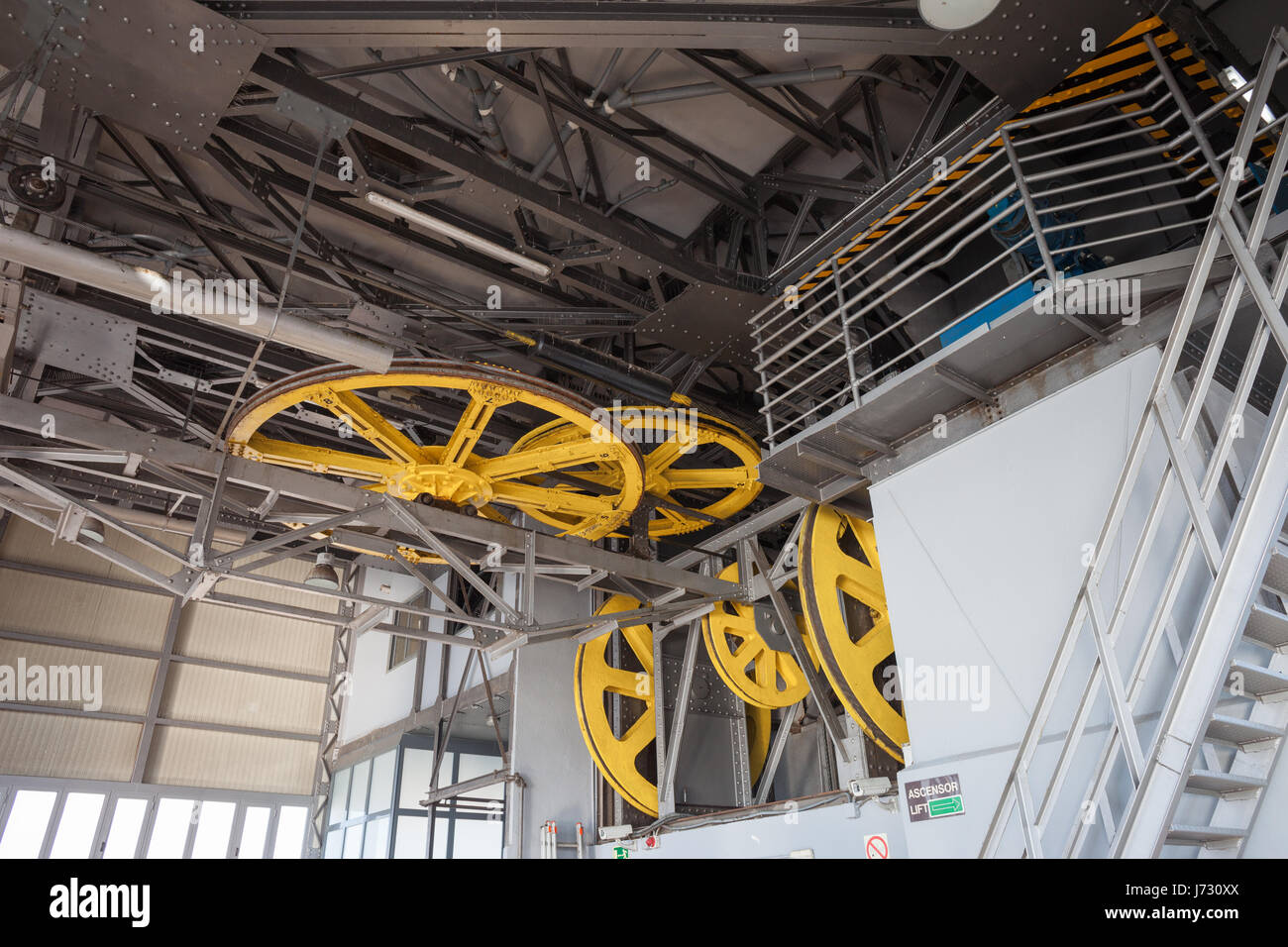 Maschinen auf Torre Sant Sebastia Seilbahn-Turm, terminal von der Port Vell Aerial Tramway von Barcelona, Katalonien, Spanien Stockfoto