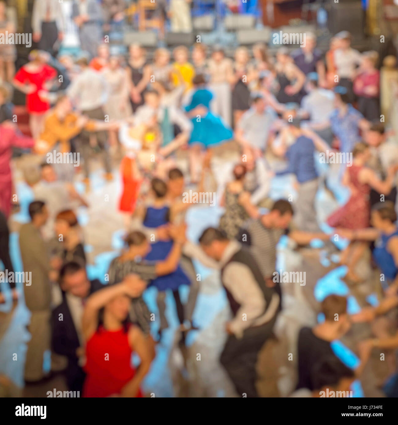 Paare tanzen auf der Tanzfläche Stockfoto