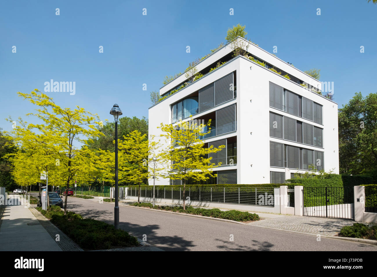 Moderne Luxus-Wohnblocks auf Clara-Wieck-Straße im neuen diplomatischen Viertel von Berlin, Deutschland Stockfoto
