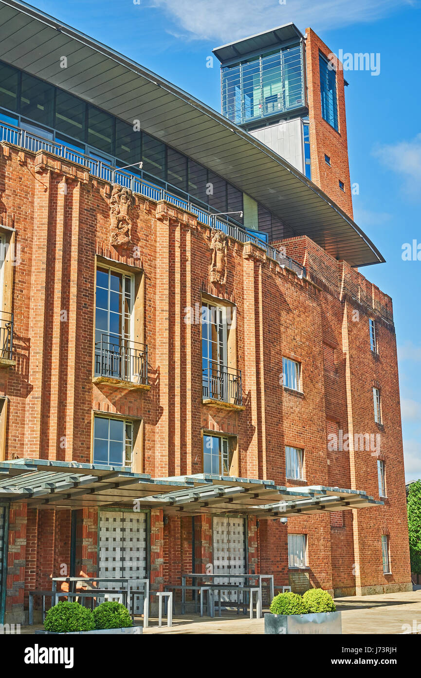 Stratford upon Avon und die Royal Shakespeare Theatre Fassade ist das wichtigste Theater für William Shakespeares Dramen. Stockfoto