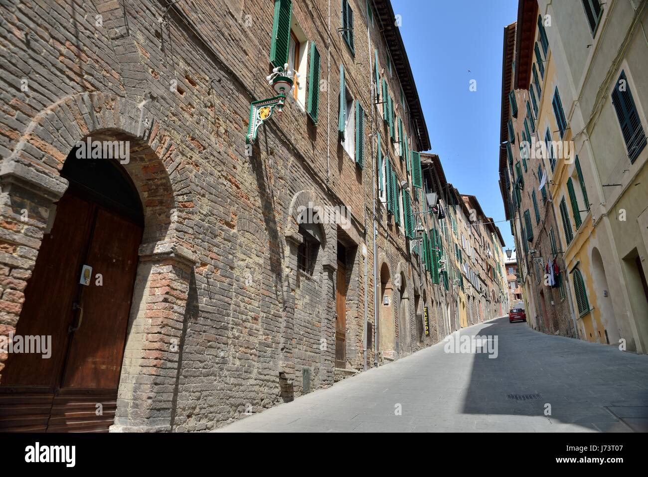 Straßenansicht des historischen Stadtzentrums von Siena Stockfoto