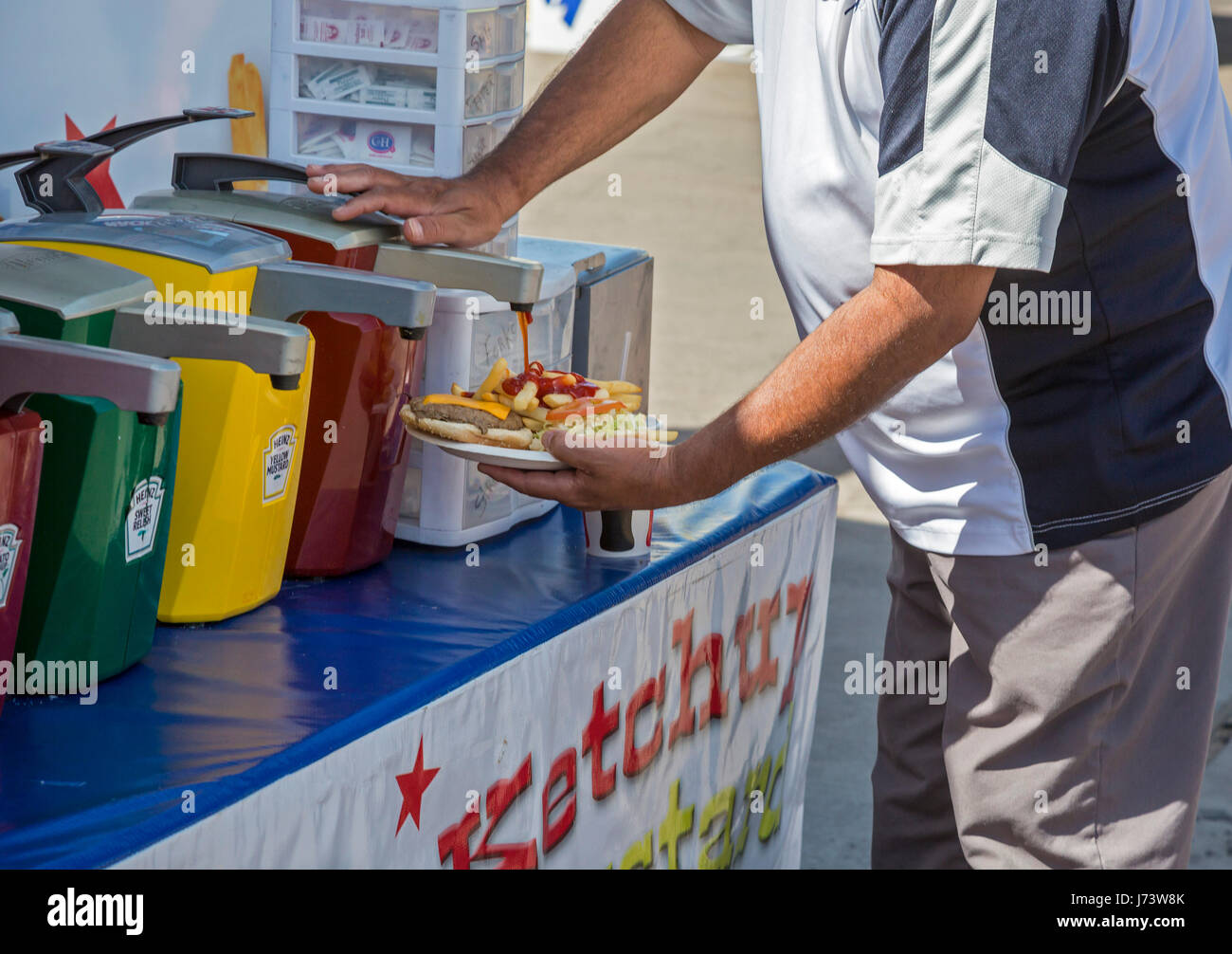 Phoenix, Arizona - Hamburger und Pommes frites Mittagessen im Maricopa County Fair. Stockfoto