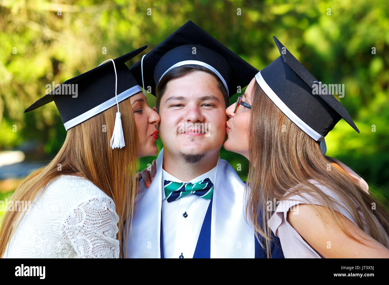 Gruppe der glücklichen Studenten genießen ihre Graduation Day Stockfoto