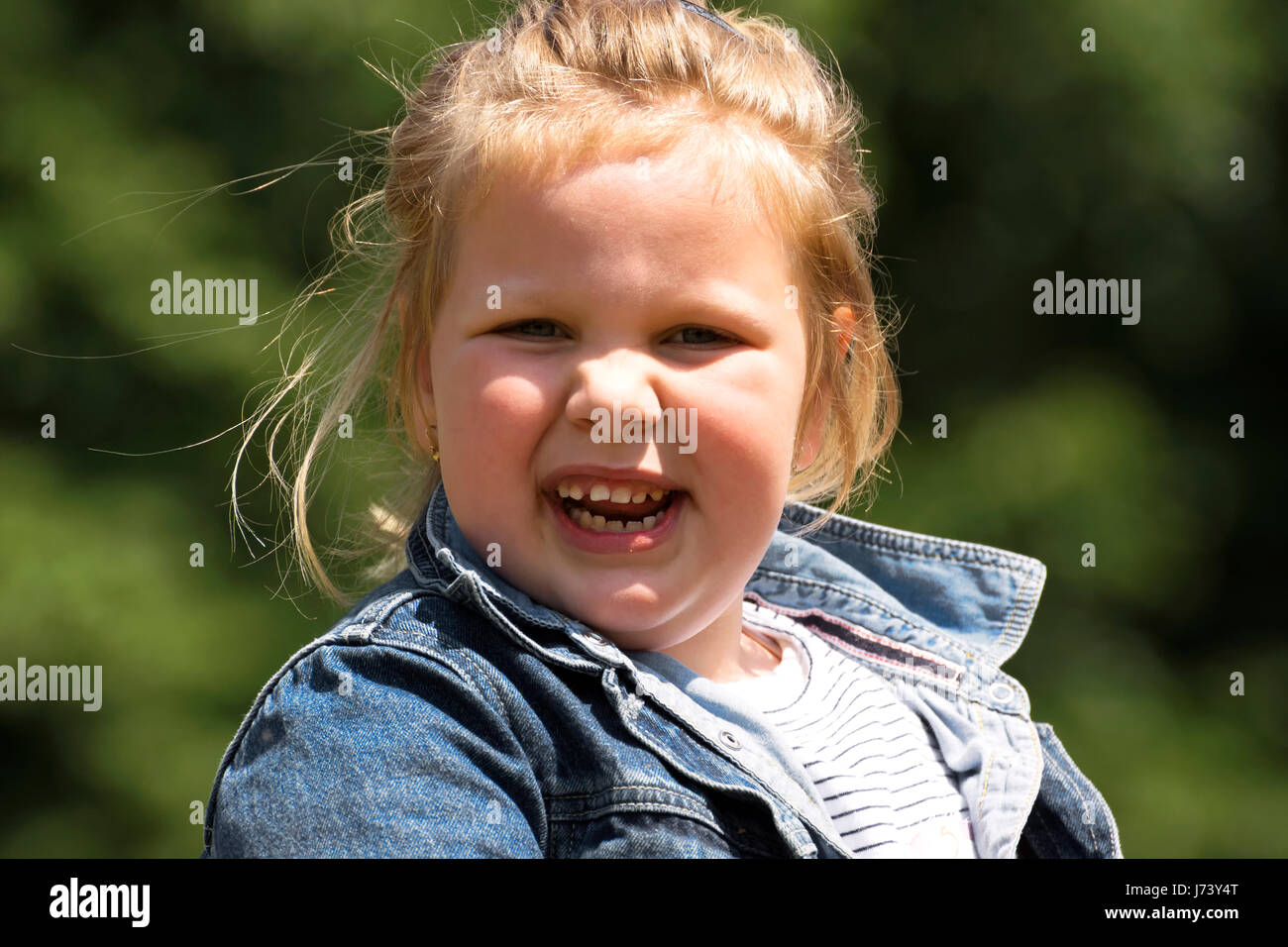 Glückliches kleines Mädchen portrait Stockfoto