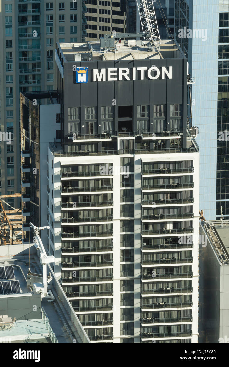 Ansicht eines Mehrfamilienhauses, gebaut von Meriton in Sydney CBD Stockfoto