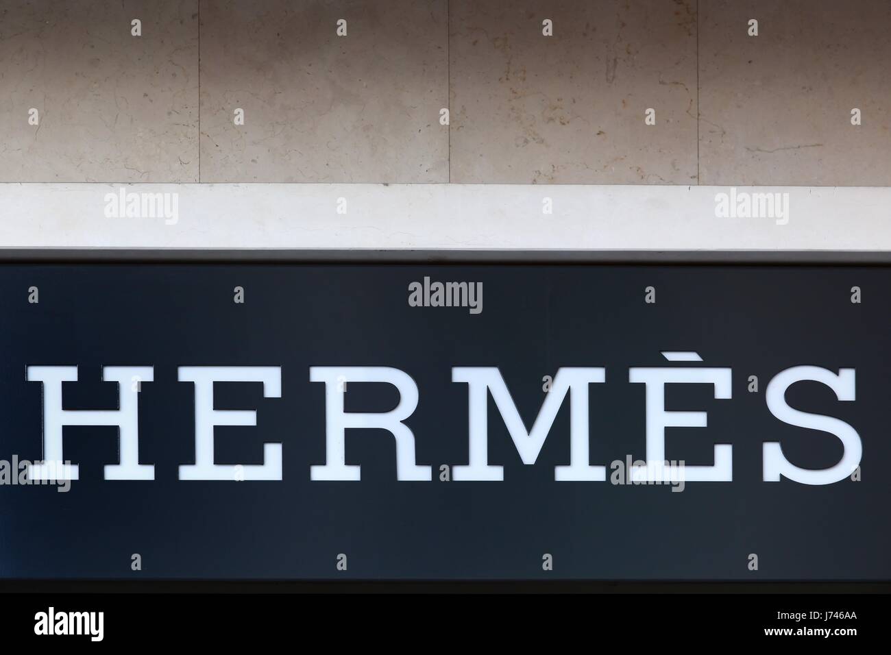 Genf, Schweiz - 14. August 2017: Hermes-Logo an der Wand. Hermes ist einer der französischen Haute Couture Luxus Hersteller gegründet 1837 Stockfoto