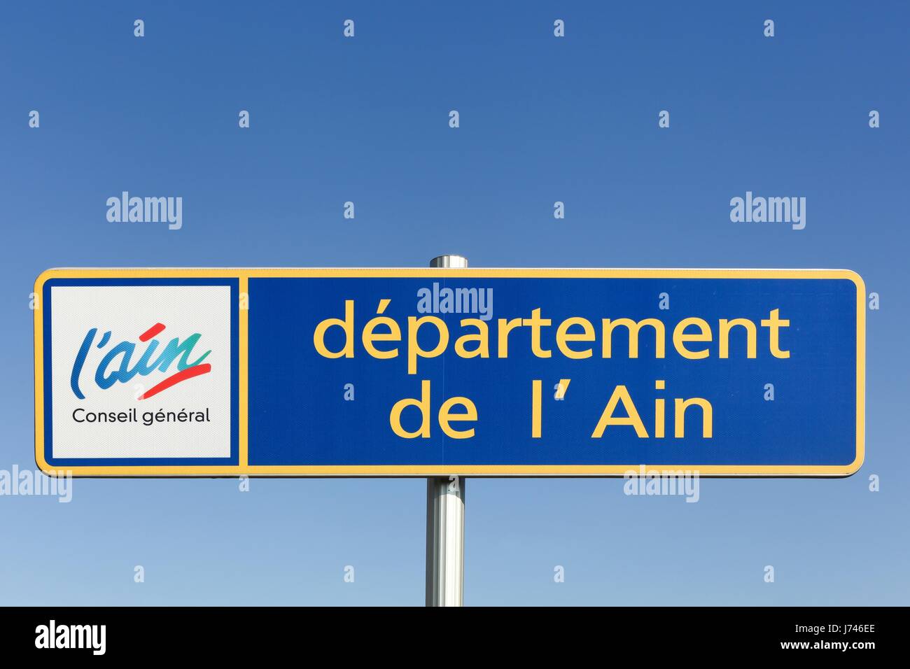 Ain Abteilung Zeichen auf einer Straße in Frankreich Stockfoto