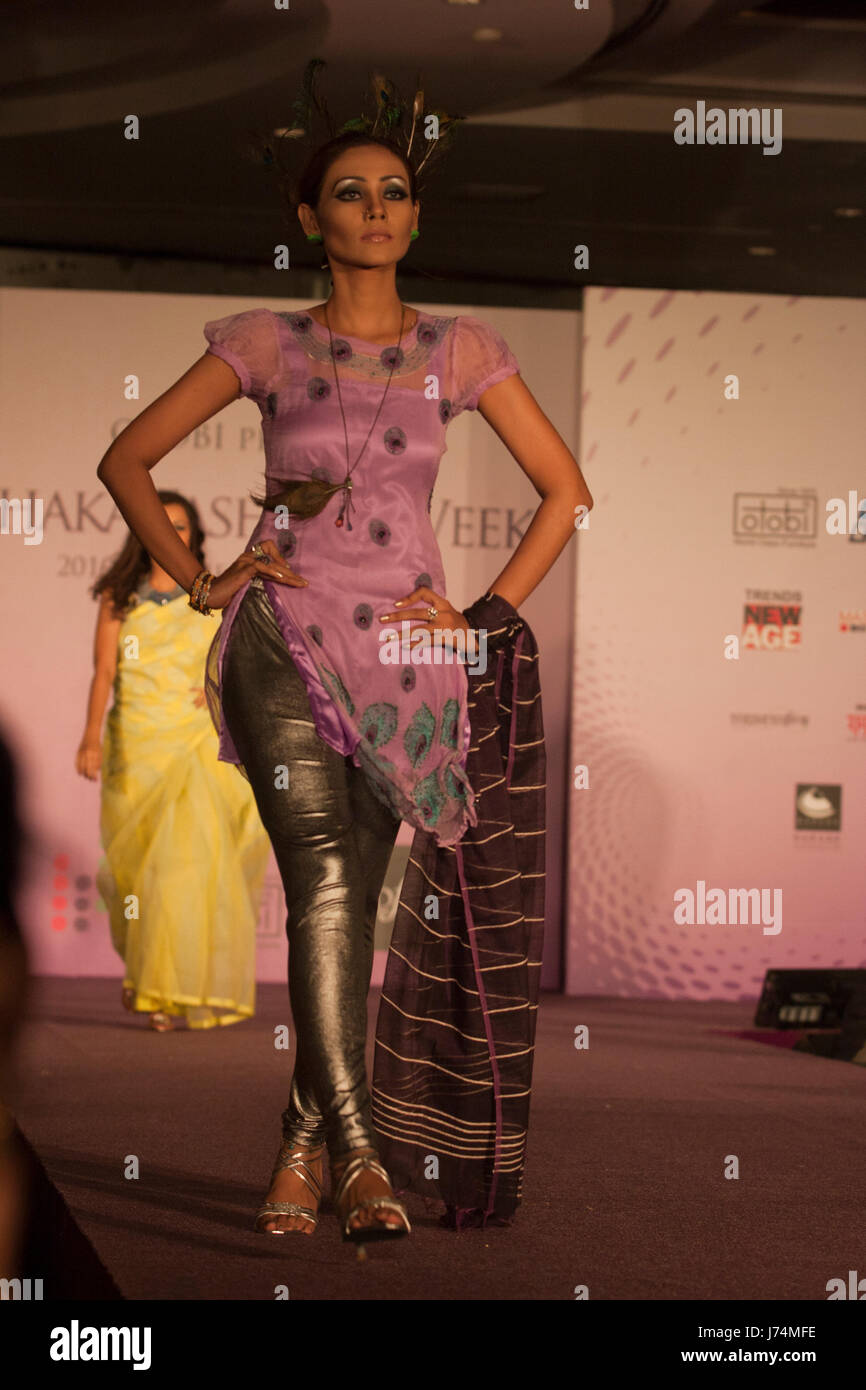 Schöne junge Mode Modell Mädchen posiert auf Dhaka Fashion Week Event. Dhaka, Bangladesch. Stockfoto