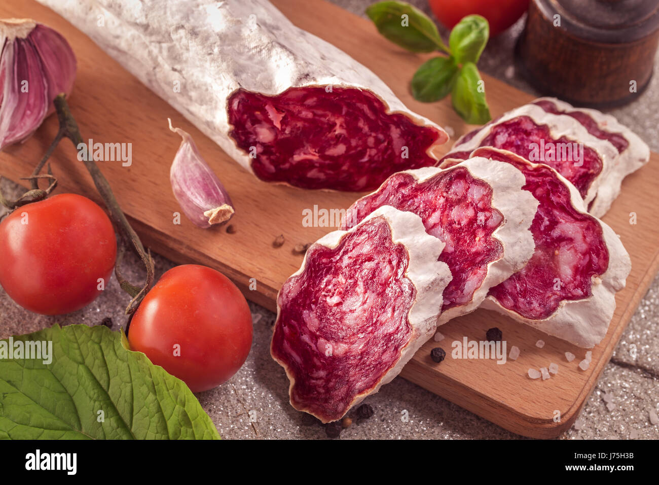 Salchichon in Scheiben geschnittene Wurst Stockfoto