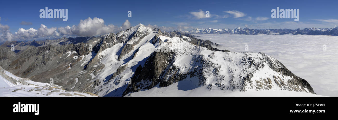 Berge Wanderung Wandern Wanderung Süd Tirol Gipfel Nebel Höhepunkt Höhepunkt Hintergrund Stockfoto