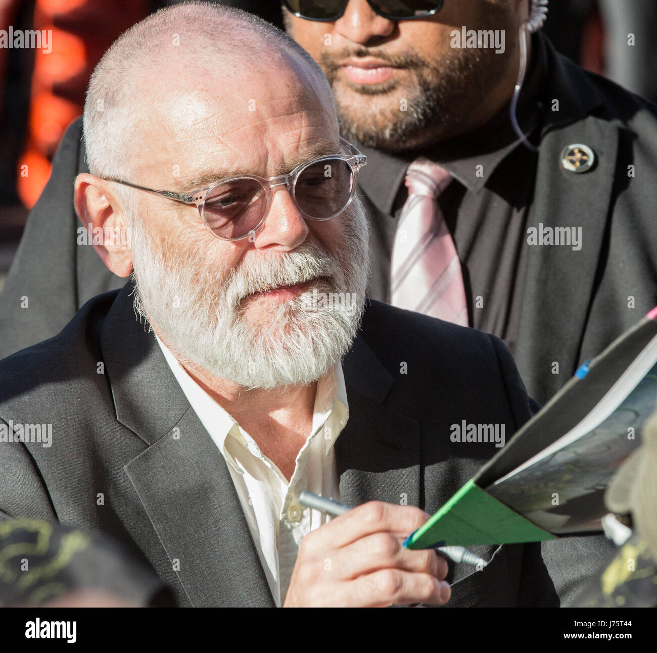 Kevin McNally besucht die Premiere von Disneys "Pirates Of The Caribbean: Dead Männer sagen Nein Geschichten bei Dolby Theater am 18. Mai 2017 in Hollywood, Kalifornien Stockfoto